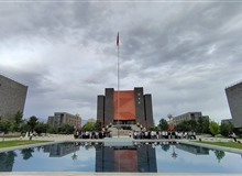 信息技術(shù)學(xué)院舉行升國旗儀式