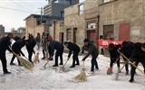 經濟管理系黨總支開展“助力創(chuàng)城”清理街道積雪主題黨日活動